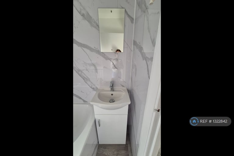 2 bedroom flat in Castleton Rd, Walthamstow, E17 (2 bed) (#1322842)