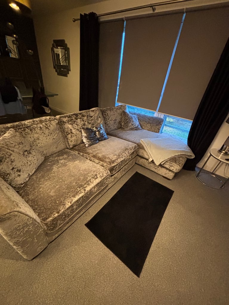 Grey crushed velvet corner 