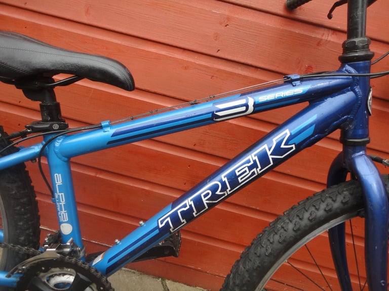 Trek 3 series 3600 bike, 13.5 inch lightweight frame, 26 inch wheels, 21 gears, working order