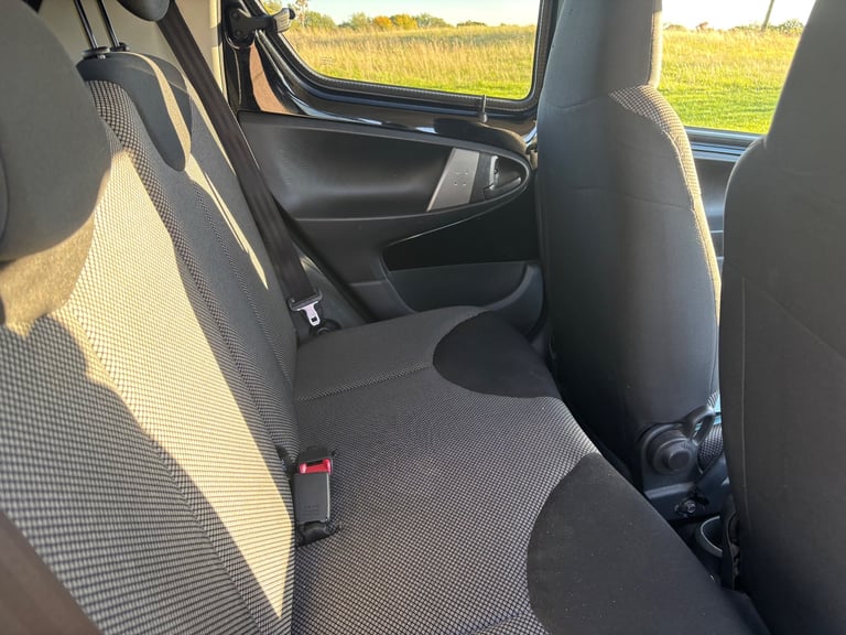 Toyota, AYGO, Hatchback, 2012, Manual, 998 (cc), 5 doors