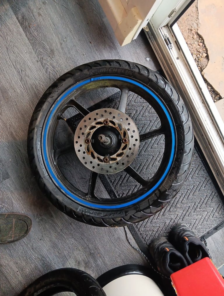 2005 cbr 125r project, rolling chassis, no engine