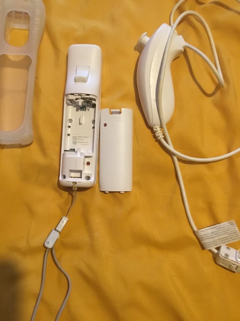 Wii motion plus controller + silicon jacket + strap + nunchuck 