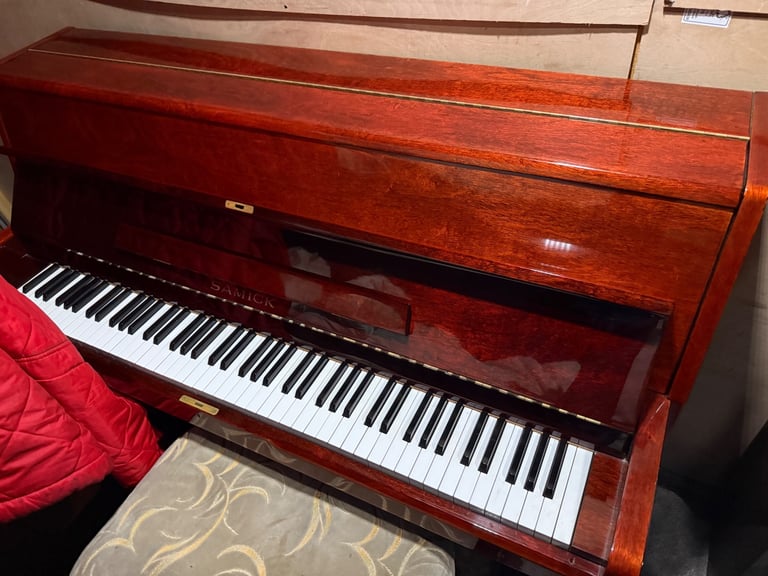 SAMICK FREE DELIVERY FREE STOOL TUNED 