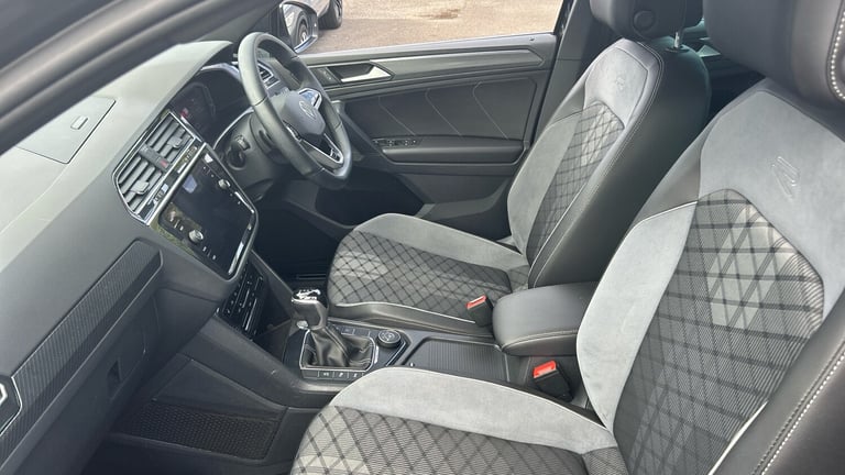 2021 Volkswagen Tiguan 2.0 TDI 4Motion R-Line 5dr DSG ESTATE DIESEL Automatic