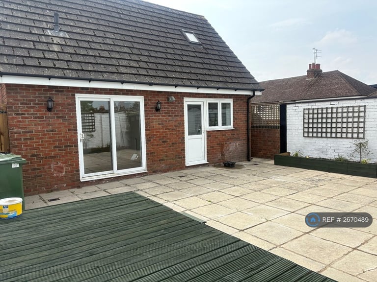 2 bedroom house in Hewlett Road, Cheltenham, GL52 (2 bed) (#2670489)