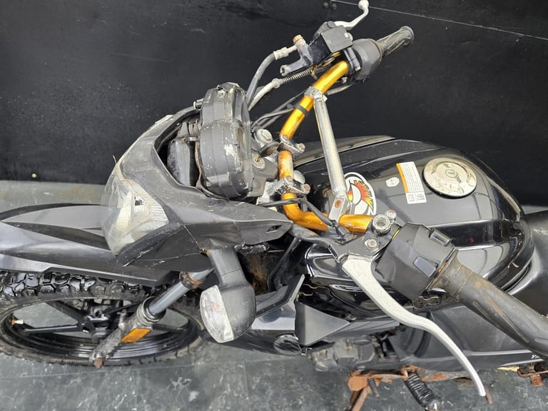 YAMAHA YS 125 PROJECT BIKE LEARNER LEGAL 125cc HPI CLEAR