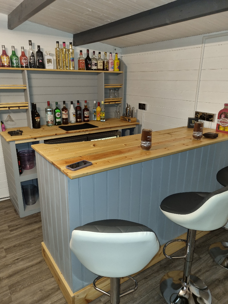HAND MADE TIMBER FURNITURE FOR BARS,RESTAURANTS,CAFES, TABLES,BENCHES,CHAIRS,BARS,MIRRORS