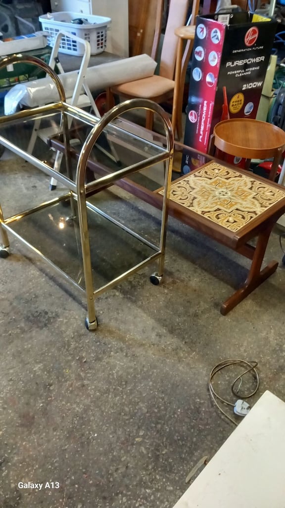 SERVING TROLLEY 