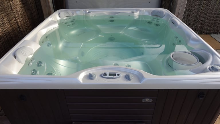 CalderaSpas 6 Seater Hot Tub