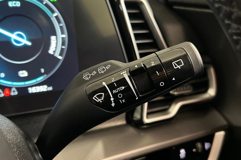 2023 73 KIA SPORTAGE 1.6 T-GDI 13.8KWH 3 SUV 5DR PETROL PLUG-IN HYBRID AUTO AWD 