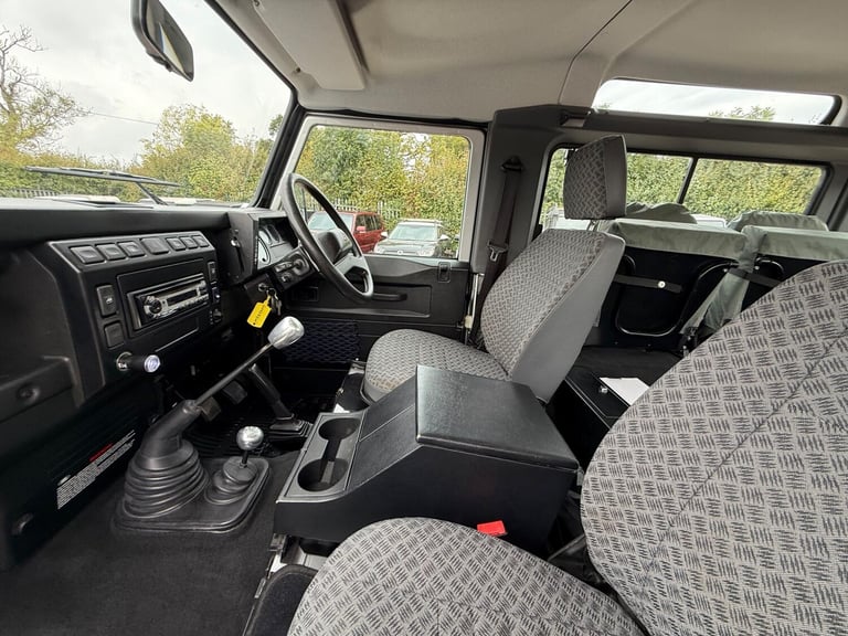 2005 Land Rover Defender 90 2.5 TD5 County Station Wagon 3dr (6 Seats) ESTATE Diesel Manual