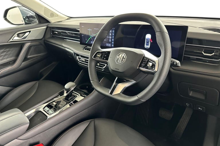 2025 MG MG HS 106287 Hatchback Petrol Automatic