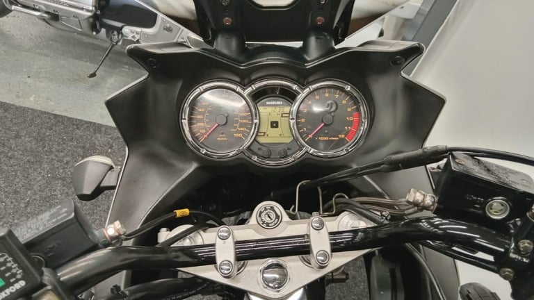 SUZUKI DL1000 ** MOT AUGUST 2026 - FULL LUGGAGE - ENGINE BARS **