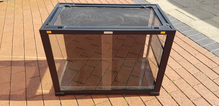 Pre-owned Komodo Glass Terrarium 