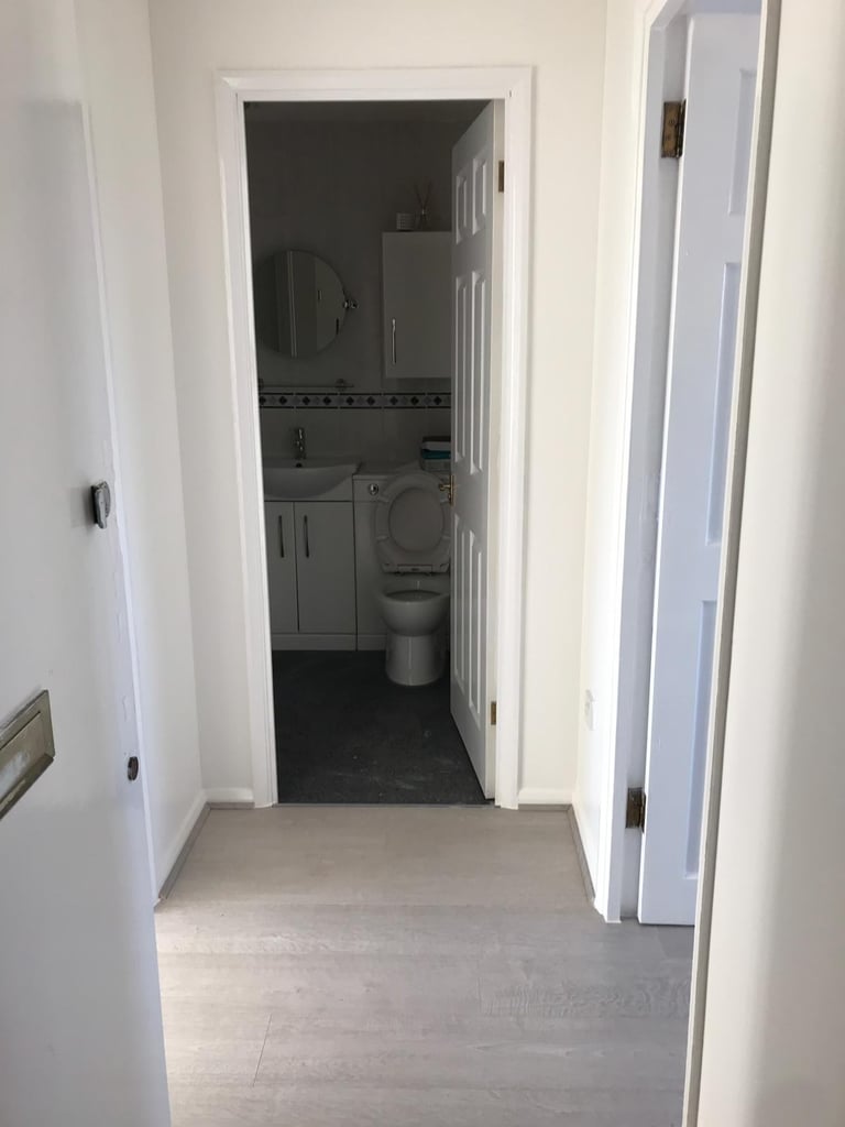 1 Bed Flat To Let  N9 8UB