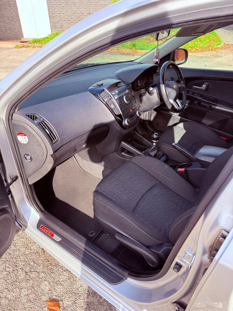 Kia, CEED 3, Hatchback, 2009, Manual, 1582 (cc),5 doors - Image 13