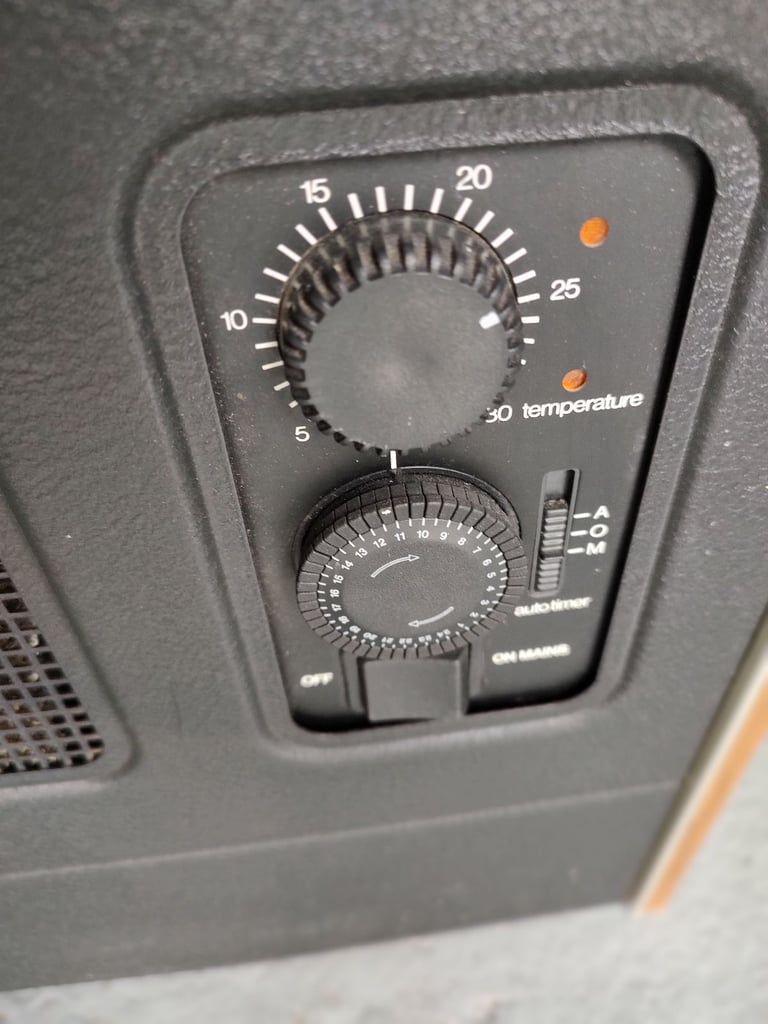 DIMPLEX - Wall mounting electric space heater.