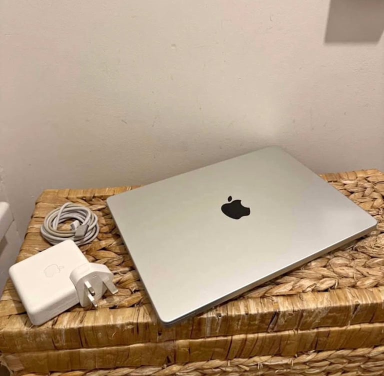 Apple MacBook Pro M3 14 inch 512GB 8GB