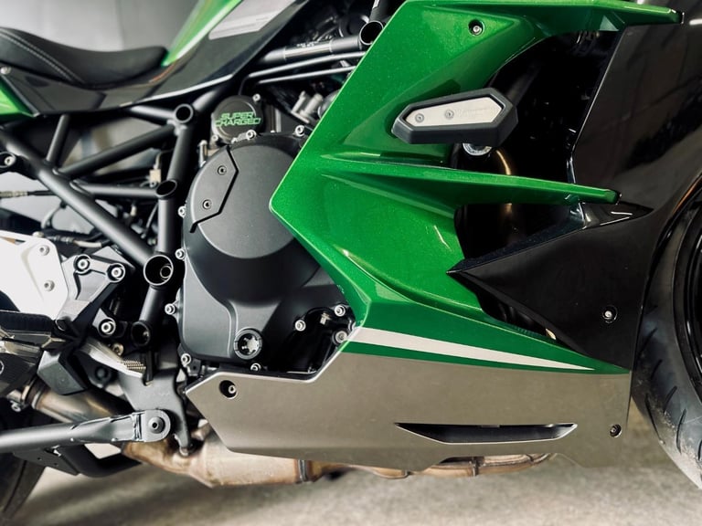 STUNNING ONE OWNER 2023/23 KAWASAKI NINJA H2 SX PERFORMANCE MOTORCYCLE 