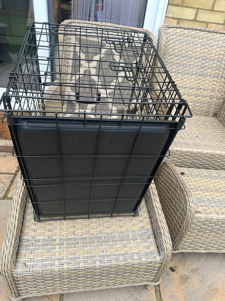 Lovely black dog crate for small/toy dog.