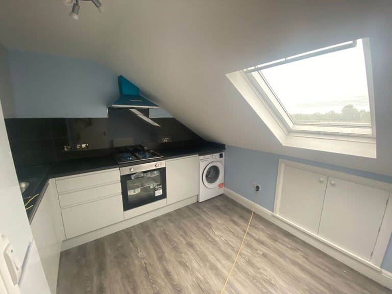 image for 2Bed 1st floor split level flat to rent in Kenton including water & council - Carlton Avenue
