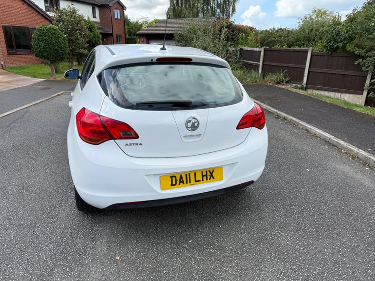 Vauxhall, ASTRA, Hatchback, 2011, Manual, 1398 (cc),5 doors - Image 3