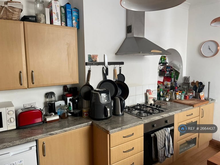 1 bedroom flat in Downton Avenue, London, SW2 (1 bed) (#2664437)