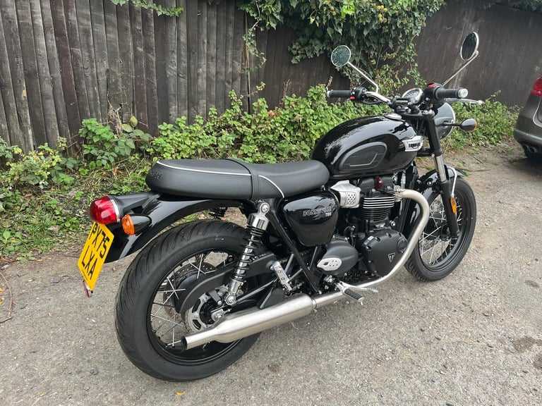 TRIUMPH BONNEVILLE T100, 2025(75), 6 DELIVERY MILES, STUNNING MOTORCYCLE, £8995