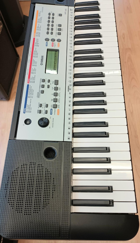 Yamaha Keyboard -Ex/con- Ideal for beginner- very clean model-YPT-260=Mains+Bat- h/phones output