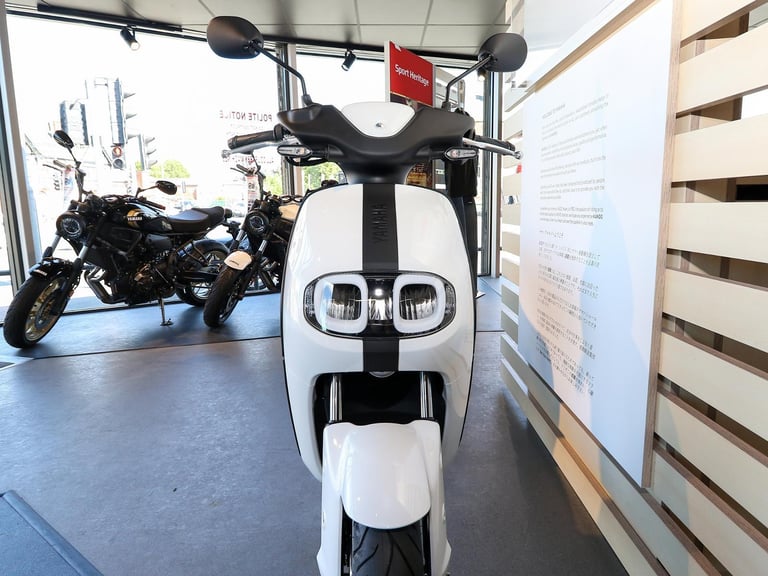 IN STOCK NOW! - NEW Yamaha NEO'S Electric Scooter. (White) £3,100 On The Road