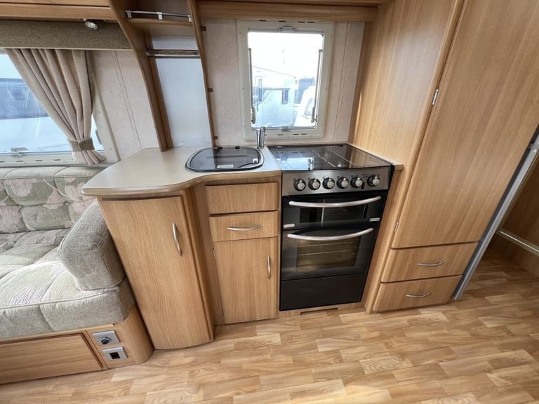 2009 COACHMAN VIP 535/4 Fixed bed