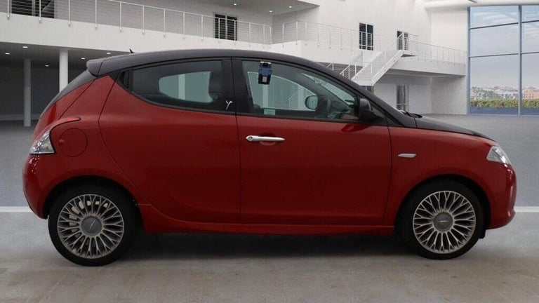 2013 Chrysler Ypsilon 0.9 TwinAir Black and Red 5dr HATCHBACK PETROL Manual