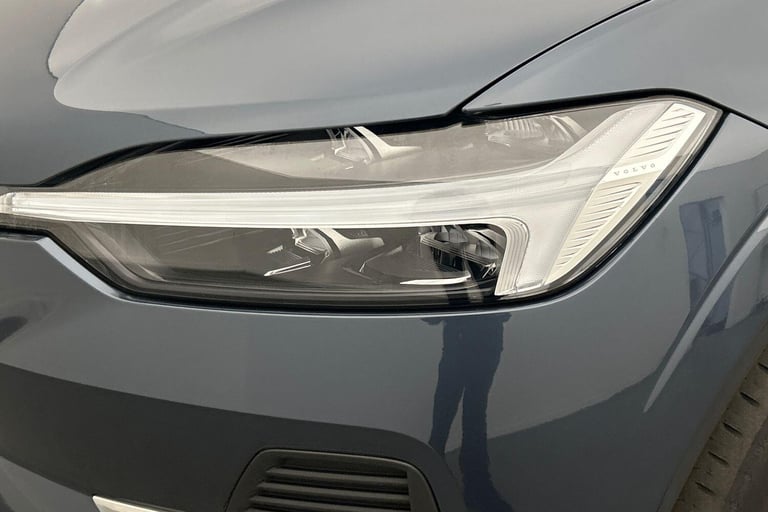 2022 Volvo XC60 Momentum, B5 AWD mild hybrid ESTATE Petrol/Electric Hybrid Automatic