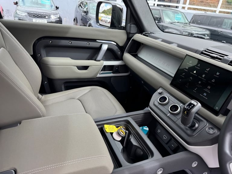 2023 23 LAND ROVER DEFENDER 3.0 D250 MHEV X-DYNAMIC SE Diesel Santorini Black
