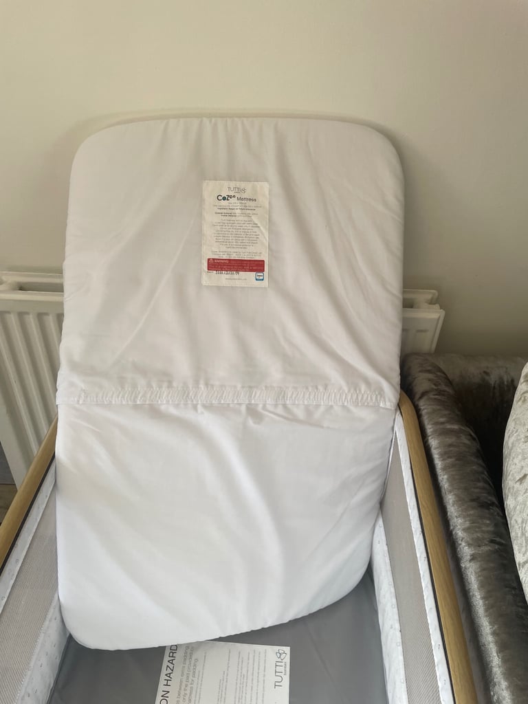 Tuttie cot mosses basket new condition 