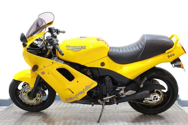 Triumph Daytona 900