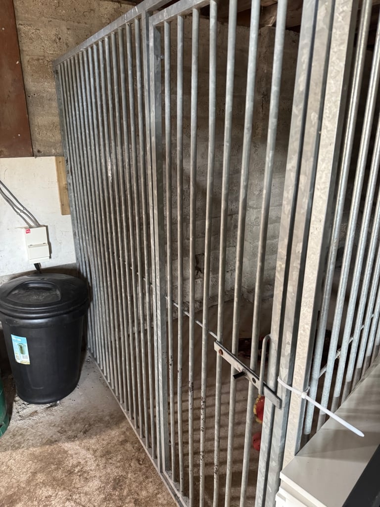 Dog kennel Secrions