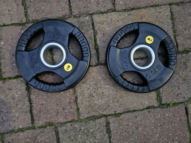 2 x 2.5kg Olympic rubber coated weight plates 