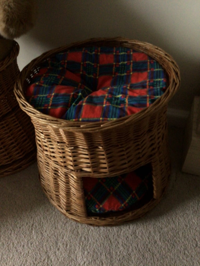 image for Wicker 2 tier cat basket 