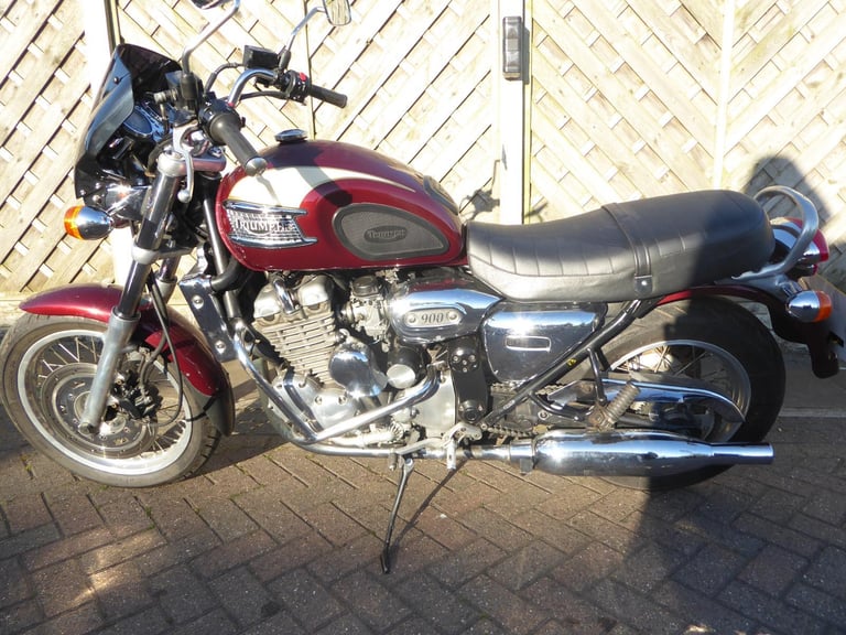 TRIUMPH THUNDERBIRD 900 N REG OWNERS AND SERVICE BOOK VERY CLEAN BIKE