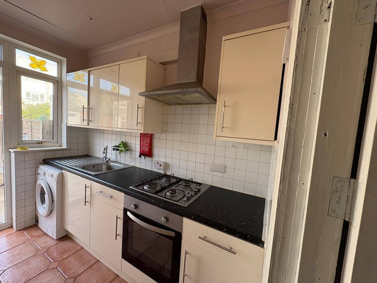 4 bed house in Barking  ,Strictly No agents or company let ,Working Professional 
