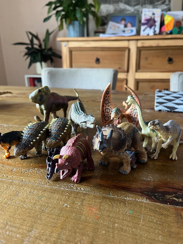 40 dinosaur toys 