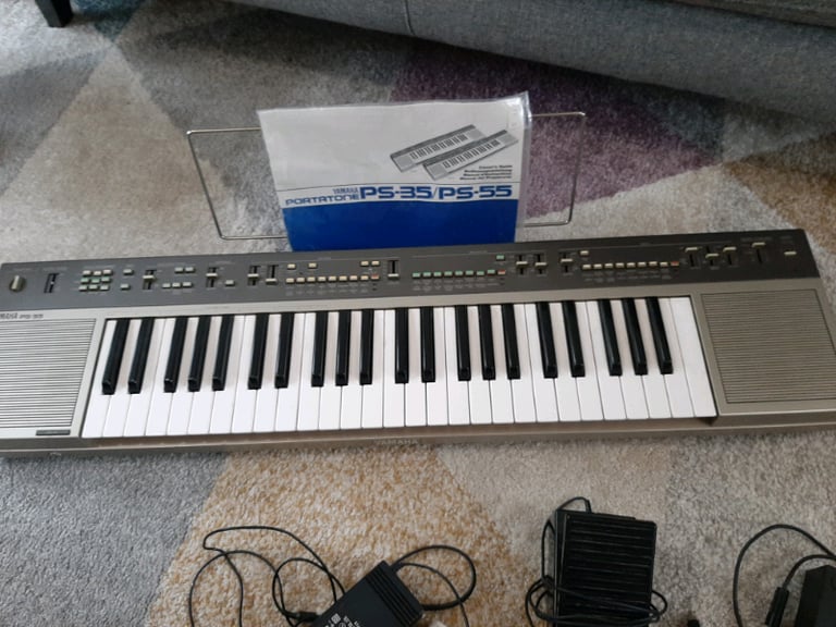 Yamaha Keybord PS35-PS55.
In working order with stand and another
