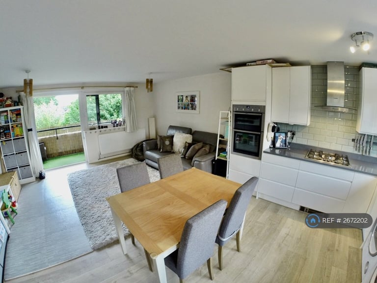 3 bedroom flat in Ericcson Close, Wandsworth, SW18 (3 bed) (#2672202)