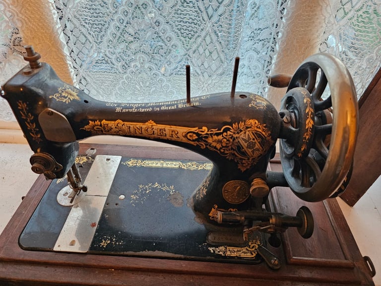 image for Singer vintage sewing machine