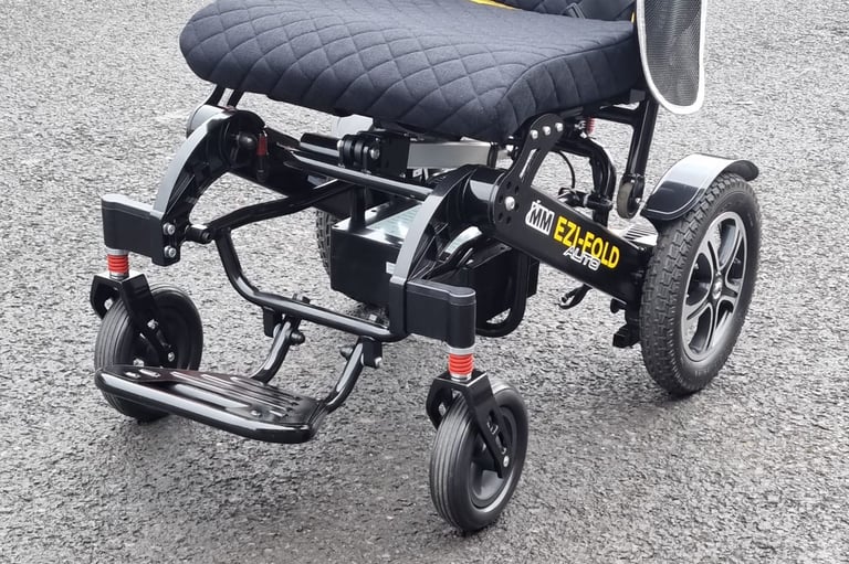 MONARCH MOBILITY EZI-FOLD AUTO- Autofolding Mobility Scooter. SHOWROOM CONDITION