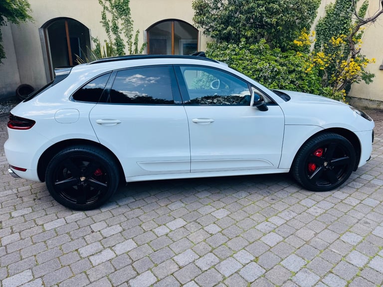 Porsche MACAN TURBO  - STUNNING MEGA SPEC - bmw mercedes audi jaguar 4x4 SUV PX 