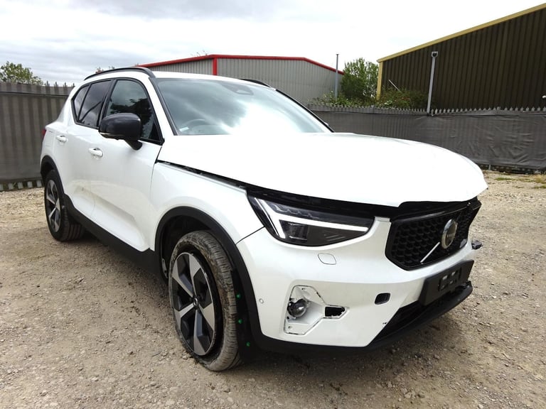 2024 24 REG VOLVO XC40 ULTIMATE B3 AUTO DAMAGED REPAIRABLE SALVAGE
