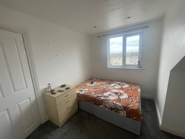 Double Room Available for girl