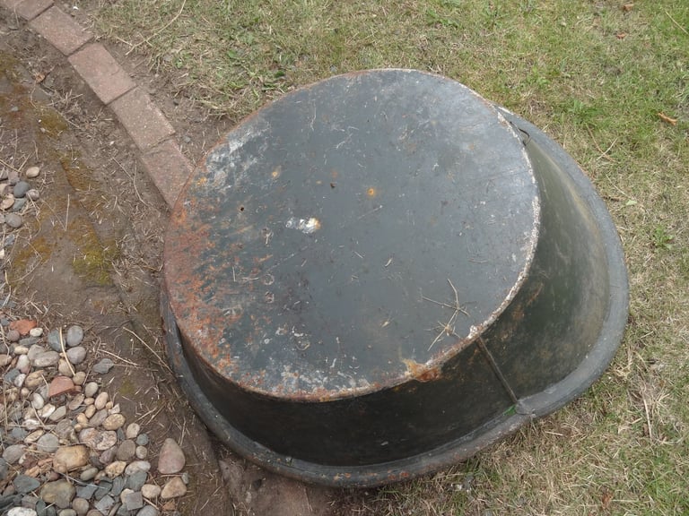 VICTORIAN HIP BATH ~ VINTAGE BATH TUB ~ GARDEN PLANTER ~